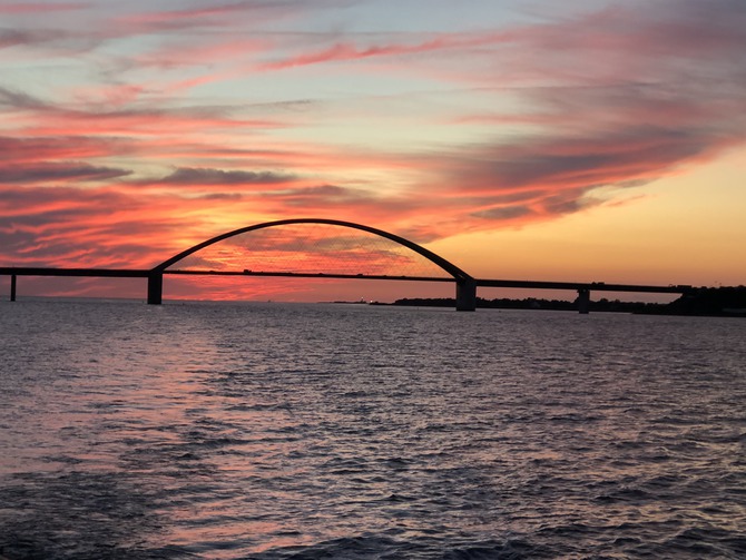 Ferienwohnung in Gro&szlig;enbrode - Am Kai 17 - Au&szlig;en - Fehmarnsundbr&uuml;cke Sonnenuntergang