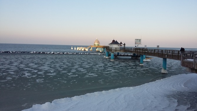 Ferienwohnung in Sellin - Sonnengl&uuml;ck in der Residenz Seeblick - Die Seebr&uuml;cke im Winter