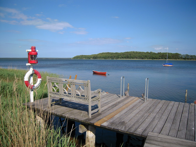 Ferienwohnung in Neuenkirchen - Gutshaus Grubnow auf R&uuml;gen - Badesteg