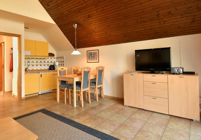 Appartement in Pelzerhaken - Appartement im Ferienpark AM WALDRAND - Essbereich mit K&uuml;chenzeile