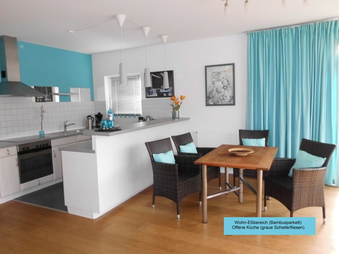 Ferienwohnung in K&uuml;hlungsborn - Strandstrasse-OstSeestern - offene K&uuml;che-E&szlig;tisch