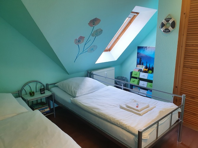 Ferienwohnung in K&uuml;hlungsborn - Haus Olymp - KZ mit Einzelbetten