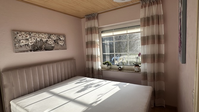 Ferienwohnung in Sch&ouml;nhagen - Prigge - Schlafzimmer mit Boxspringbett