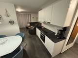Ferienwohnung in Prerow - Haus zur See - WG Gruzdz - K&uuml;chenbereich mit Blick zum Wohnzimmer