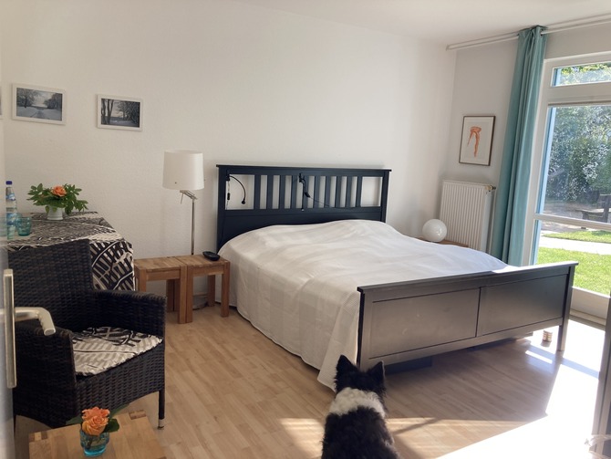 Ferienwohnung in K&uuml;hlungsborn - Strandstrasse-OstSeegarten - Schlafen 1 mit Zugang zum Rasen