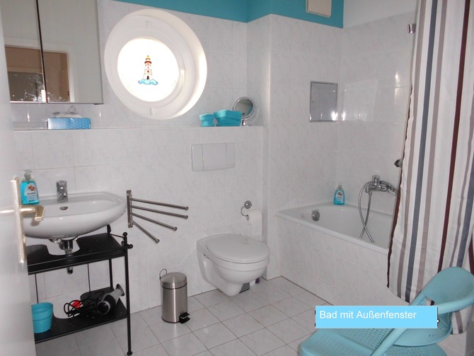 Ferienwohnung in K&uuml;hlungsborn - Strandstrasse-OstSeegarten - Bad in T&uuml;rkis