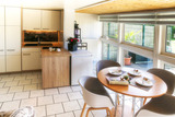 Ferienhaus in K&uuml;hlungsborn - Aphrodite - Essbereich mit Pantry