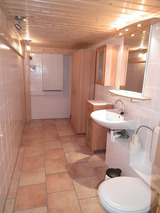 Ferienwohnung in Bodstedt - Haus Ostseer&auml;uber Fewo I - Zweites Bad-Waschbecken und Toilette