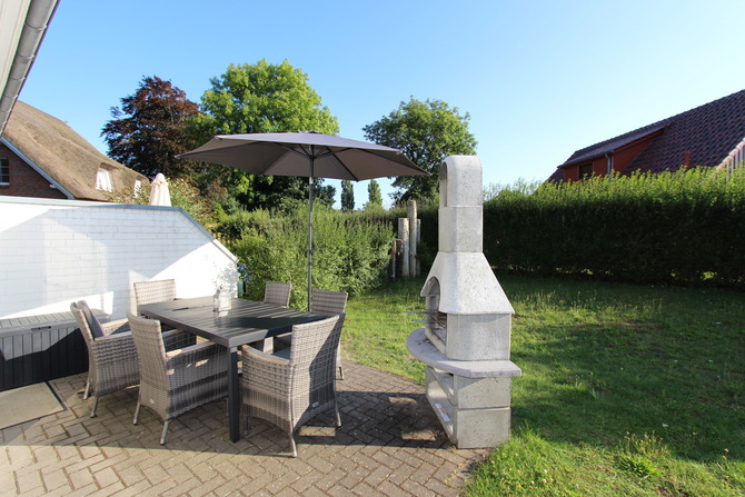 Ferienhaus in Ostseeheilbad Zingst - Weidenstra&szlig;e 6 - Terrasse mit Grillkamin