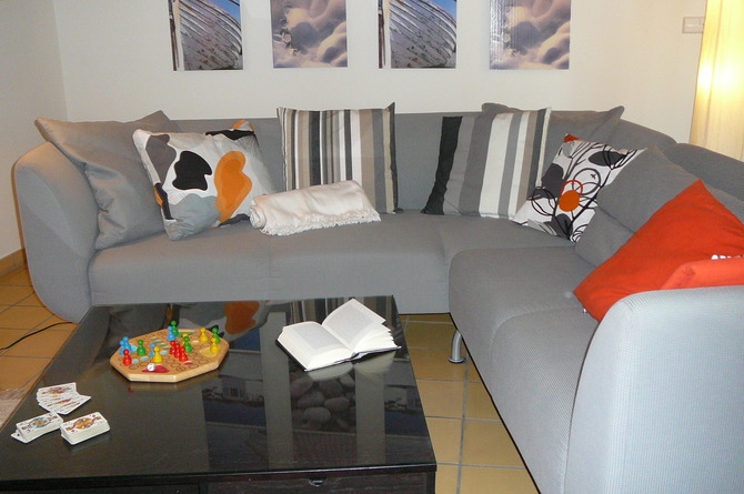 Ferienwohnung in Wieck a. Dar&szlig; - Aalreuse 2 - gem&uuml;tliche Sitzecke mit Sofakissen