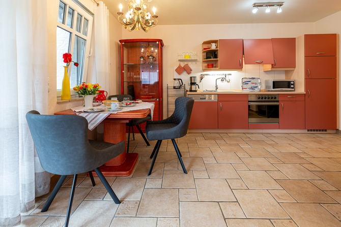 Ferienwohnung in Ostseeheilbad Zingst - Whg G Ihr UrlaubsZuhause - K&uuml;chenzeile mit Essbereich