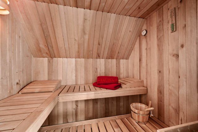 Ferienhaus in Dranske - R&uuml;genzauber Reetdachhaus mit Sauna u. Kamin | Strandn&auml;he | Garten - Bild 6