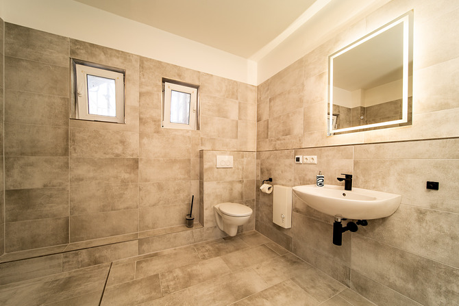 Ferienwohnung in B&ouml;rgerende - Appartement 1 - Familiensuite - Badezimmer