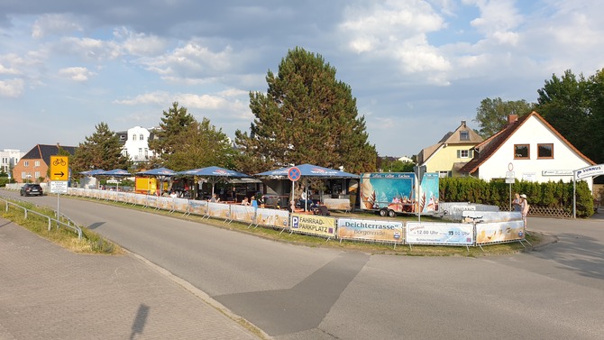 Ferienwohnung in B&ouml;rgerende - Appartement 1 - Familiensuite - Imbiss-insel zwischen Appartement und Deich