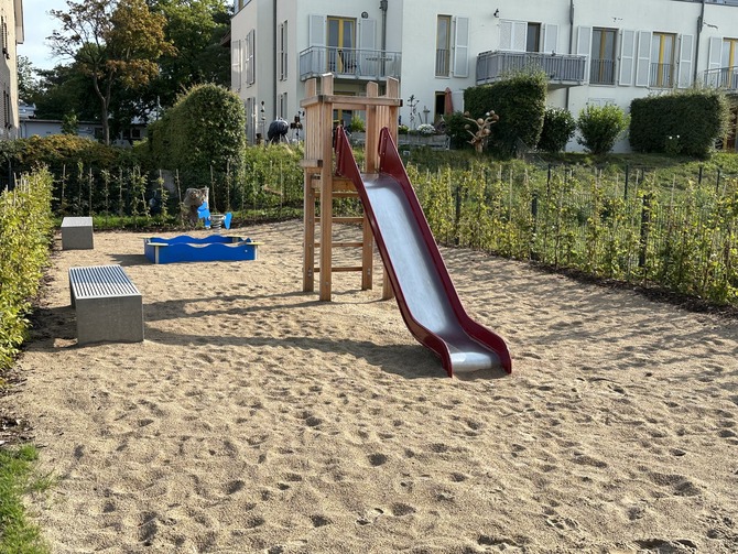 Ferienwohnung in Boltenhagen - Wei&szlig;e Villen 19+20 - Spielplatz vor dem Haus