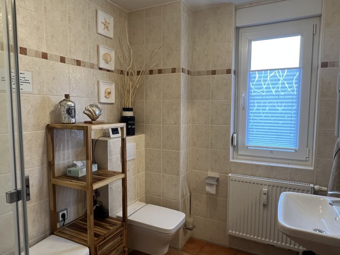 Ferienwohnung in Ostseeheilbad Zingst - Feriendomizil am Strand - Bad mit grosser Dusche