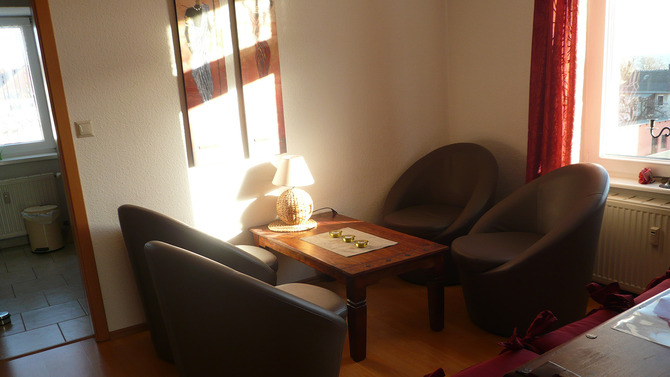 Ferienwohnung in Sassnitz - Meerblick mit Balkon - Wohnzimmer mit Blick in die K&uuml;che