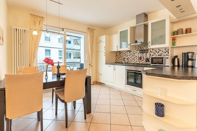 Ferienwohnung in Binz - Residenz am Kurpark: FeWo 8 "K&uuml;stenzeit" Kamin, Aufzug & Parkplatz in Binz!, 300 m bis zum Strand - Bild 2